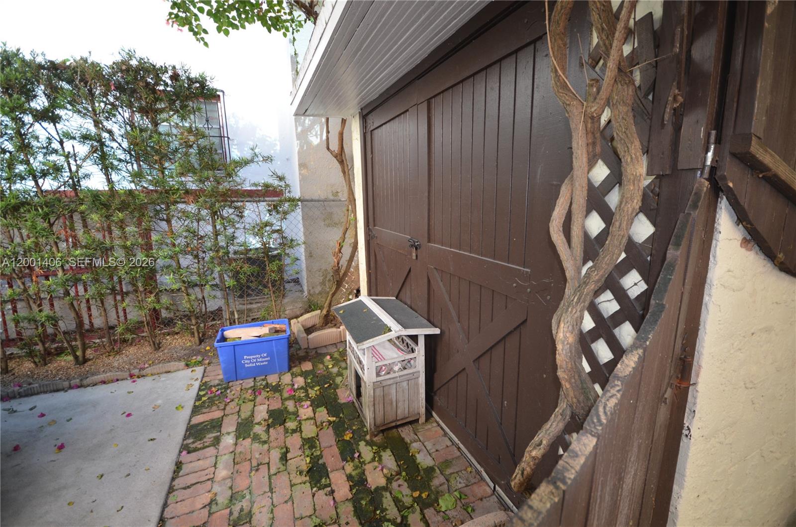 ESCOTTONIA PARK - Land