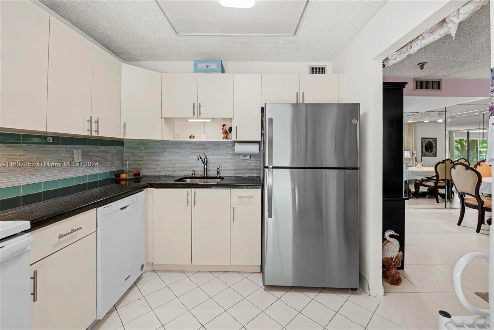 COCO WOOD CONDO - Residential