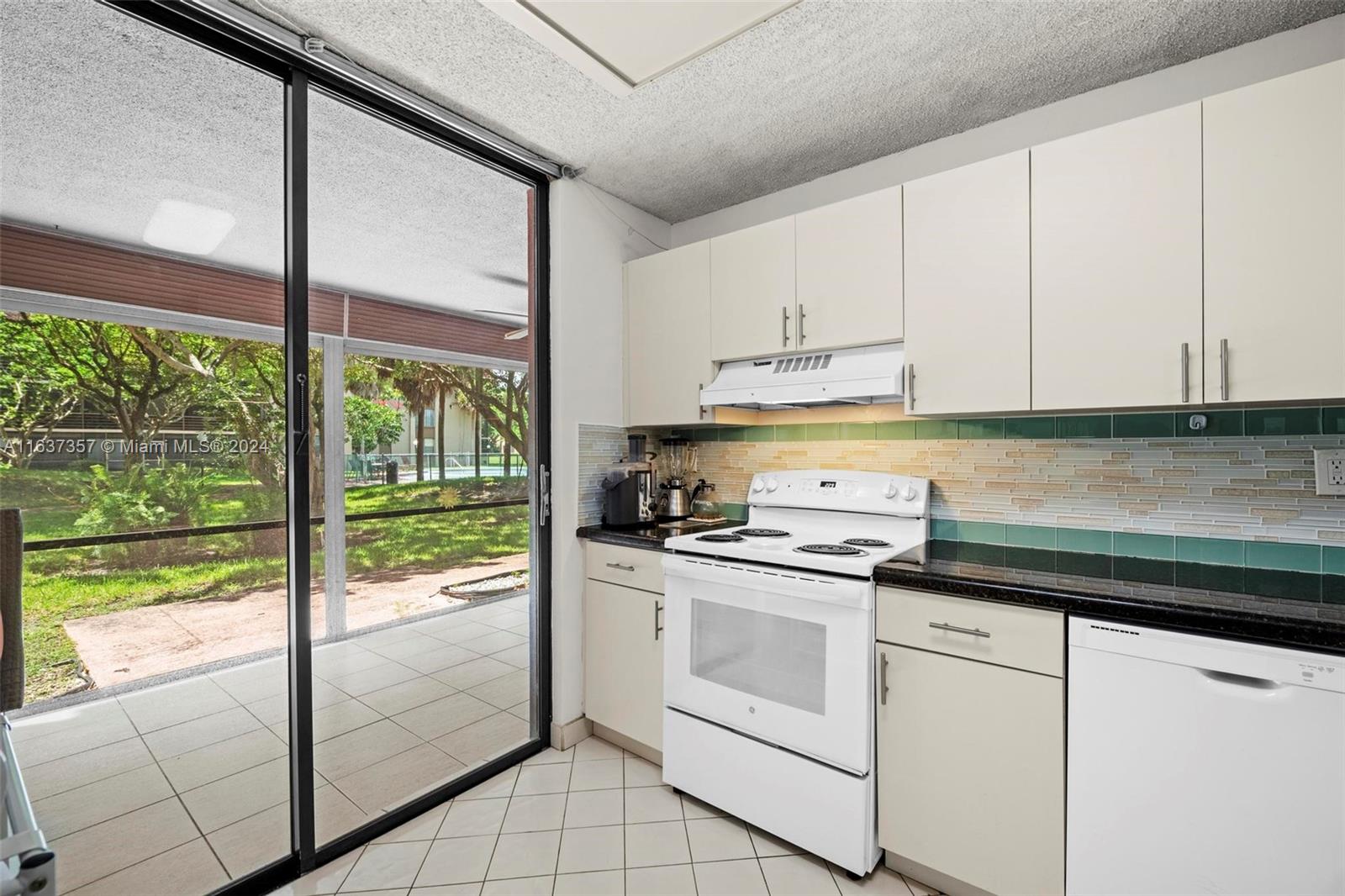 COCO WOOD CONDO - Residential