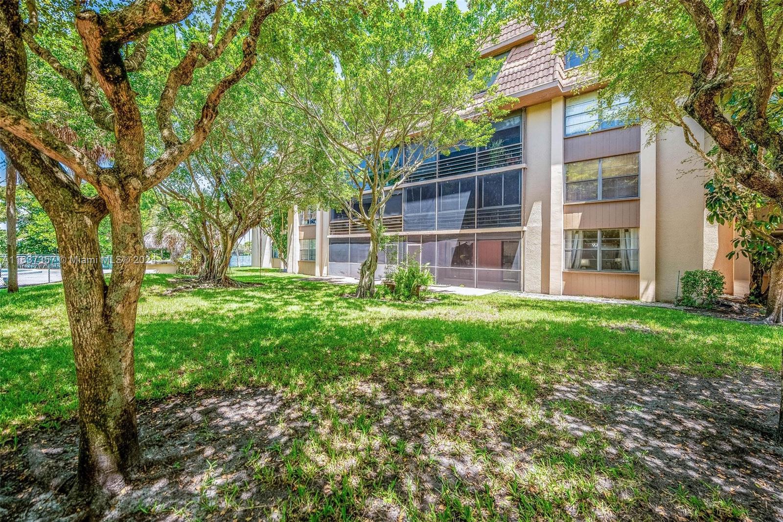 COCO WOOD CONDO - Residential