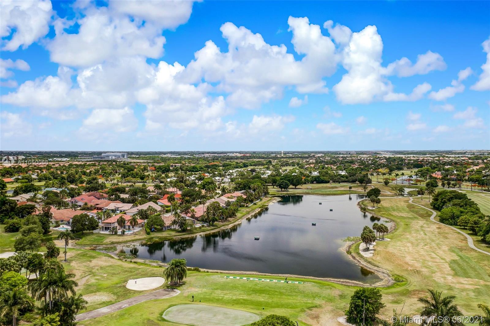 HOLLYWOOD LAKES COUNTRY C - Residential