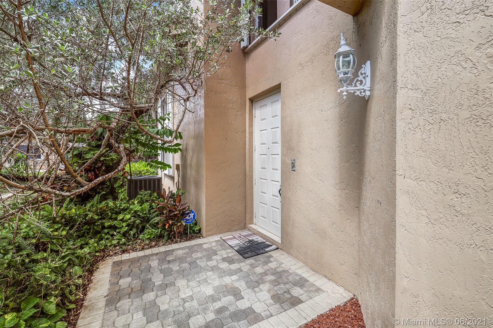 HOLLYWOOD LAKES COUNTRY C - Residential