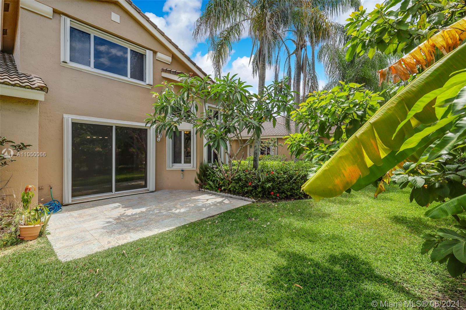HOLLYWOOD LAKES COUNTRY C - Residential