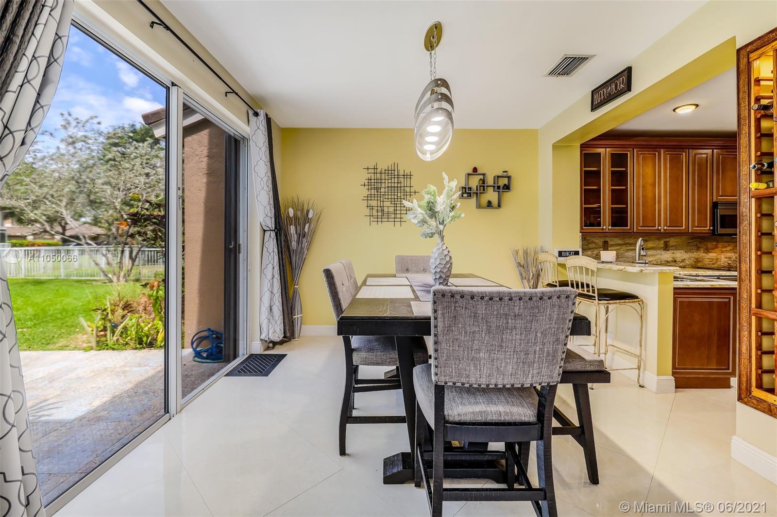 HOLLYWOOD LAKES COUNTRY C - Residential