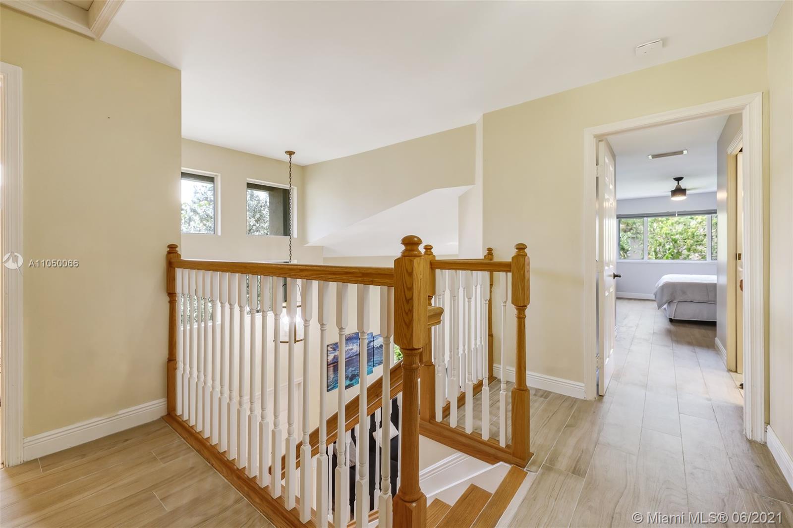 HOLLYWOOD LAKES COUNTRY C - Residential