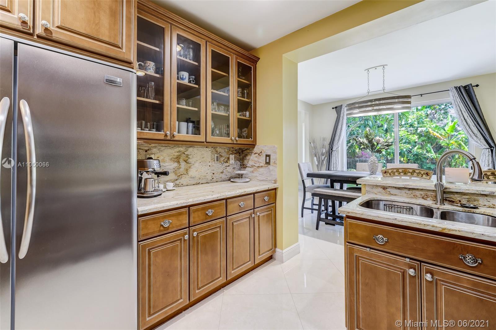 HOLLYWOOD LAKES COUNTRY C - Residential