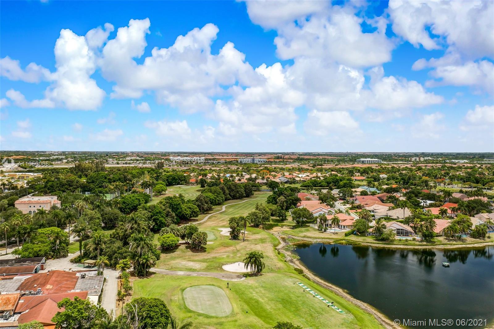 HOLLYWOOD LAKES COUNTRY C - Residential
