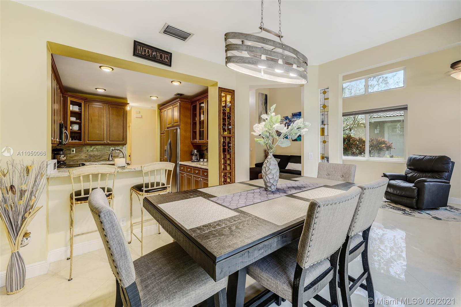 HOLLYWOOD LAKES COUNTRY C - Residential