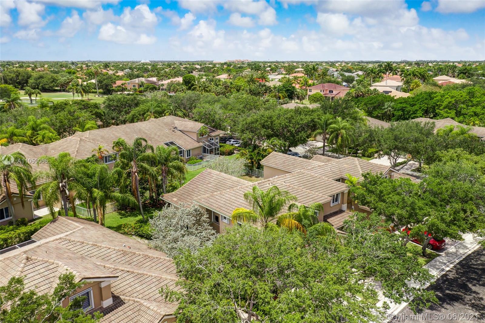 HOLLYWOOD LAKES COUNTRY C - Residential