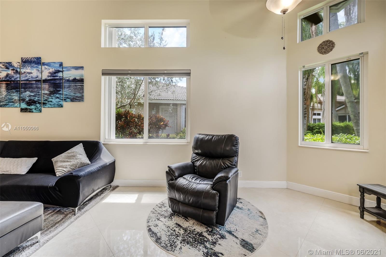 HOLLYWOOD LAKES COUNTRY C - Residential