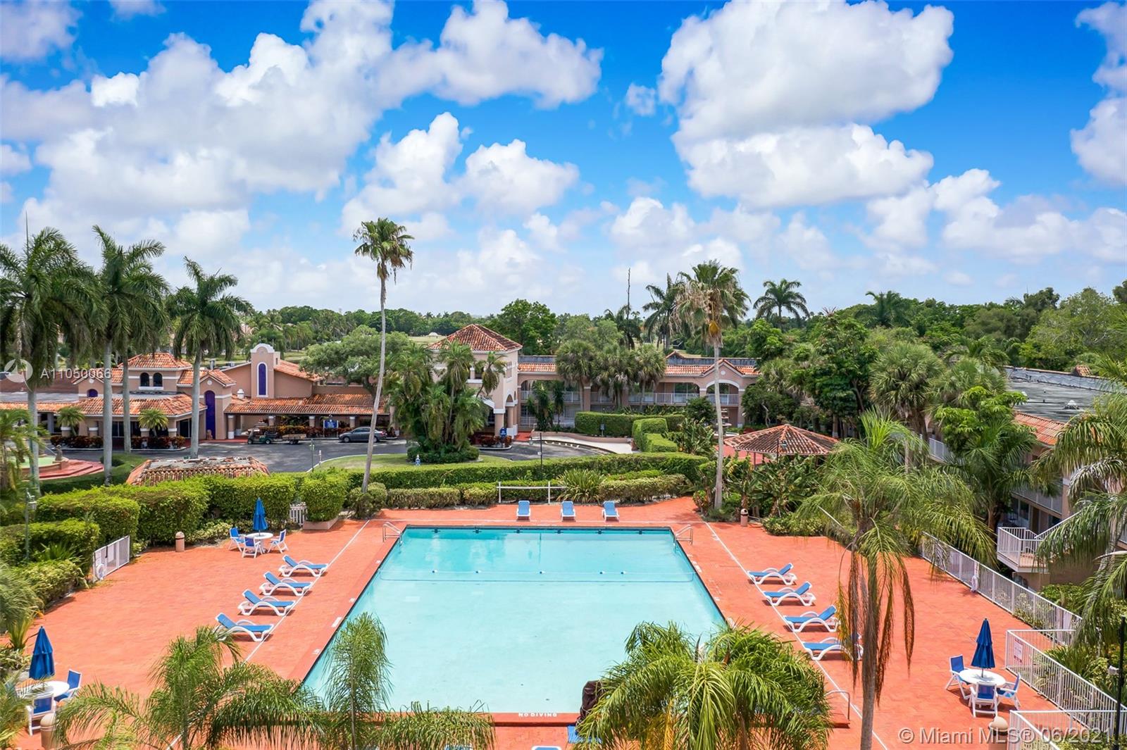 HOLLYWOOD LAKES COUNTRY C - Residential