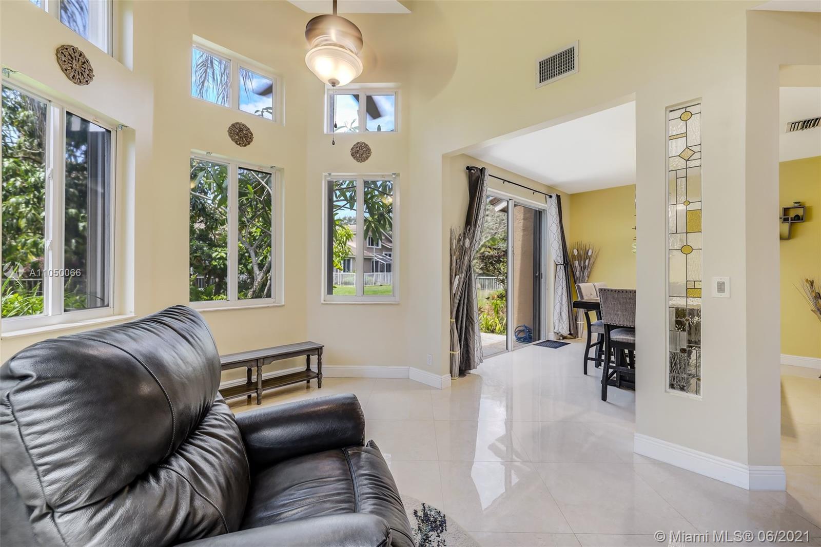 HOLLYWOOD LAKES COUNTRY C - Residential