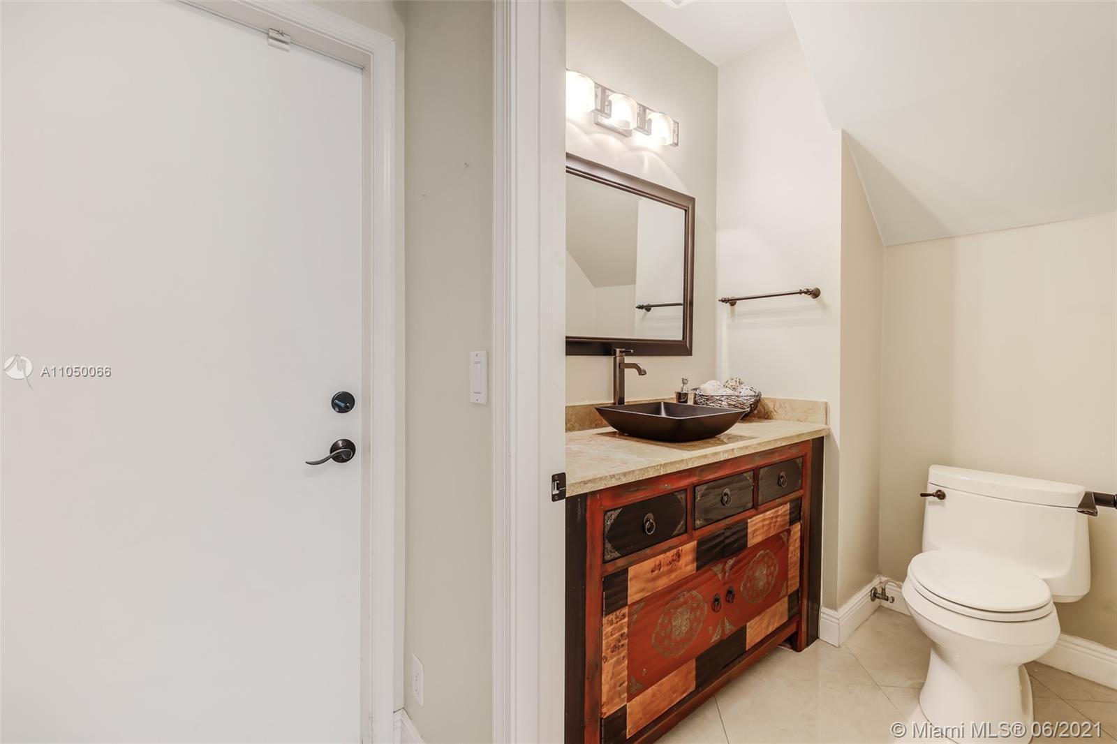 HOLLYWOOD LAKES COUNTRY C - Residential