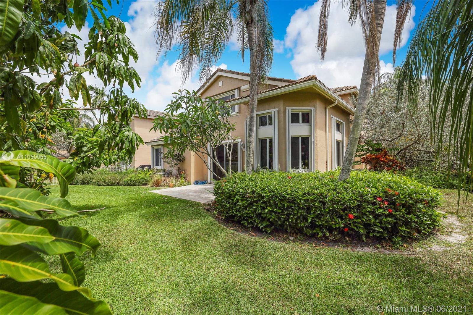 HOLLYWOOD LAKES COUNTRY C - Residential