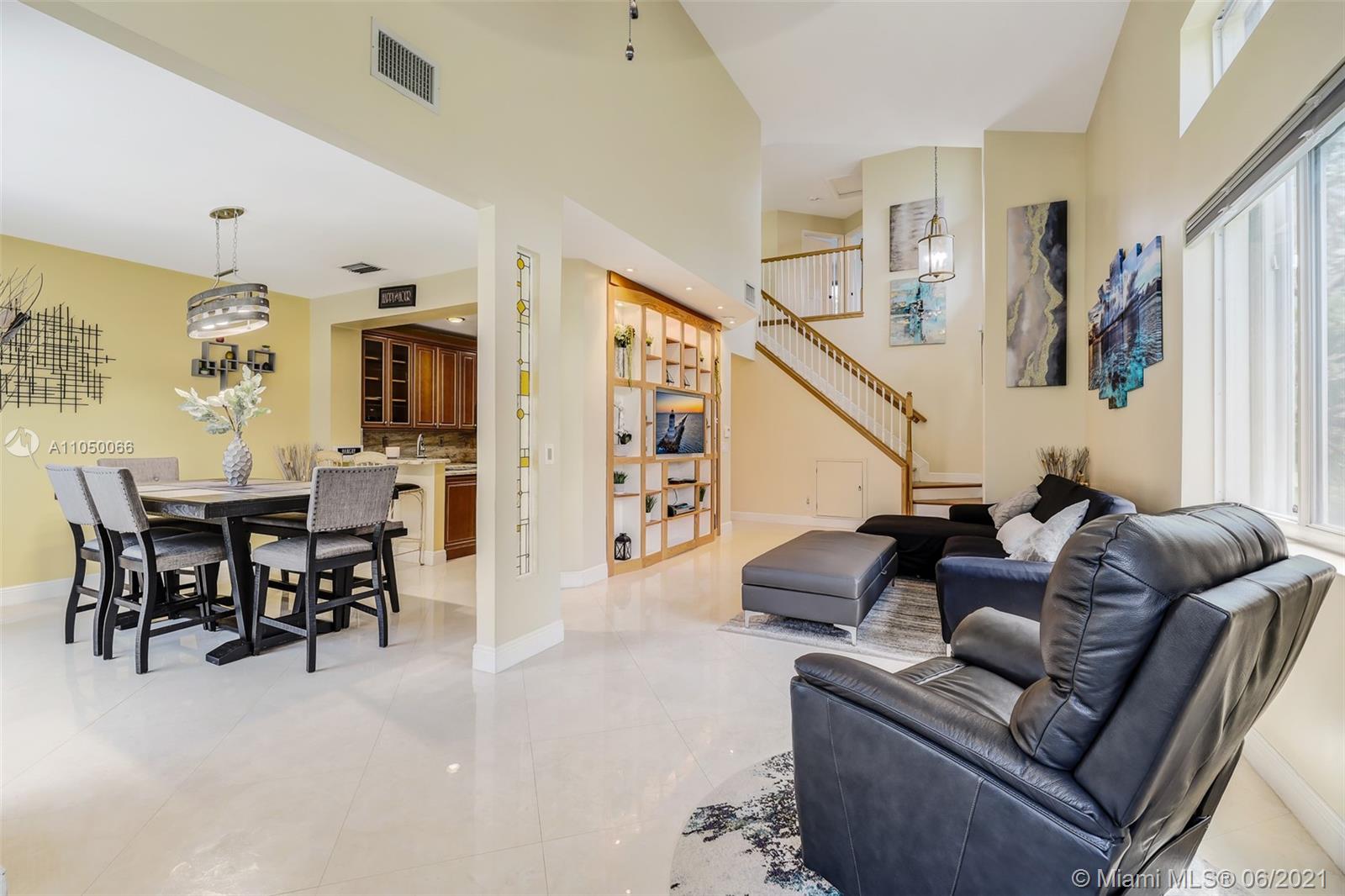 HOLLYWOOD LAKES COUNTRY C - Residential