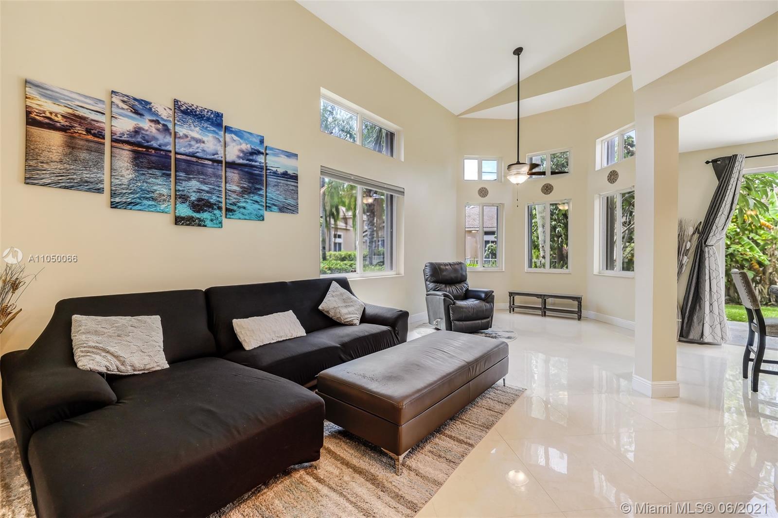 HOLLYWOOD LAKES COUNTRY C - Residential