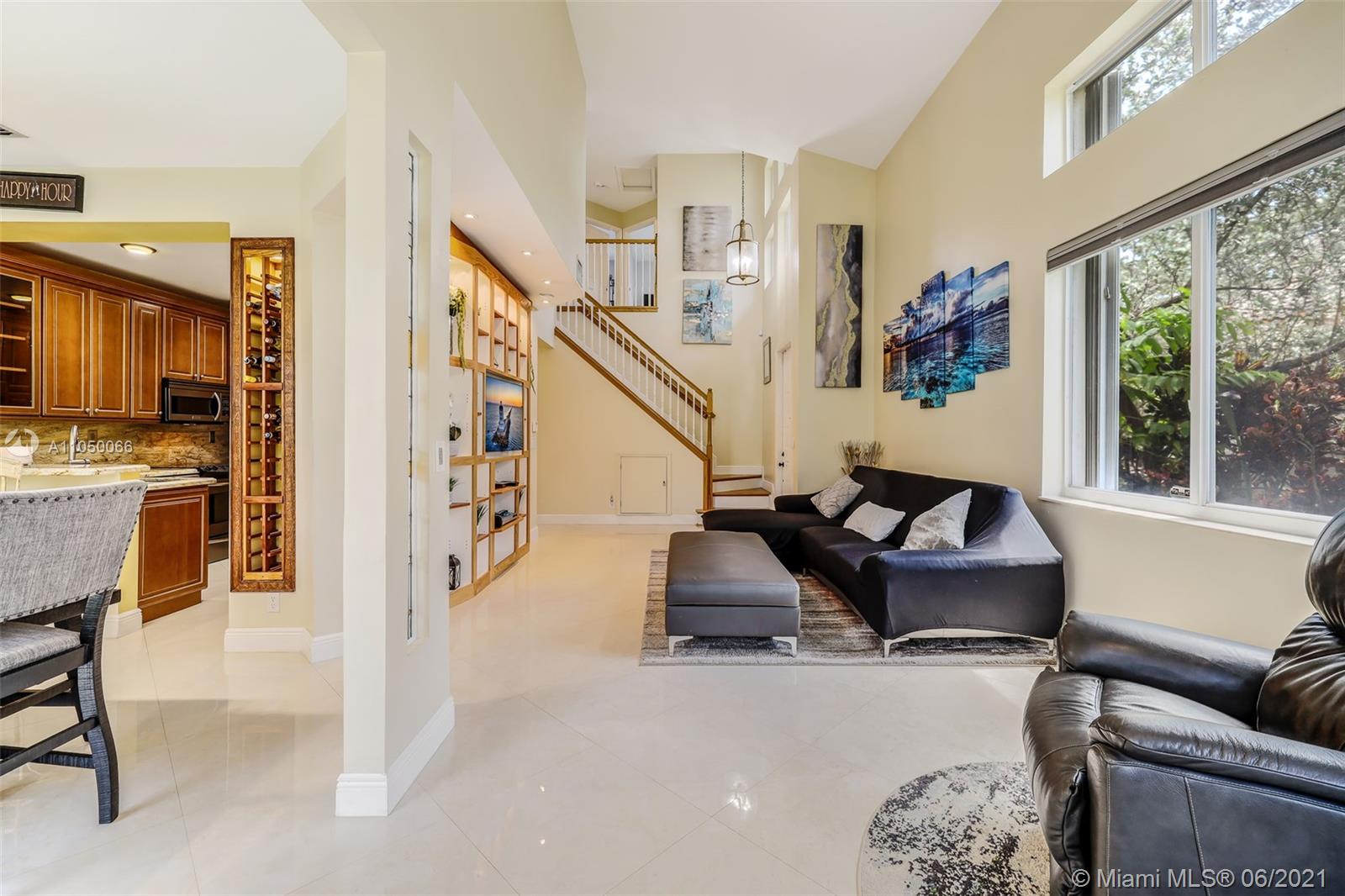 HOLLYWOOD LAKES COUNTRY C - Residential