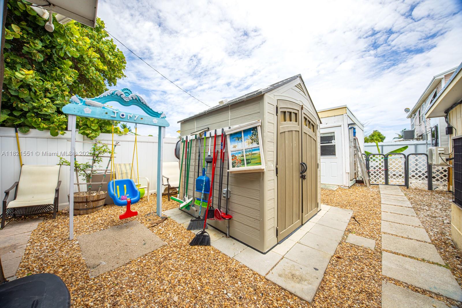 BUTTONWOODS ACRES - Residential