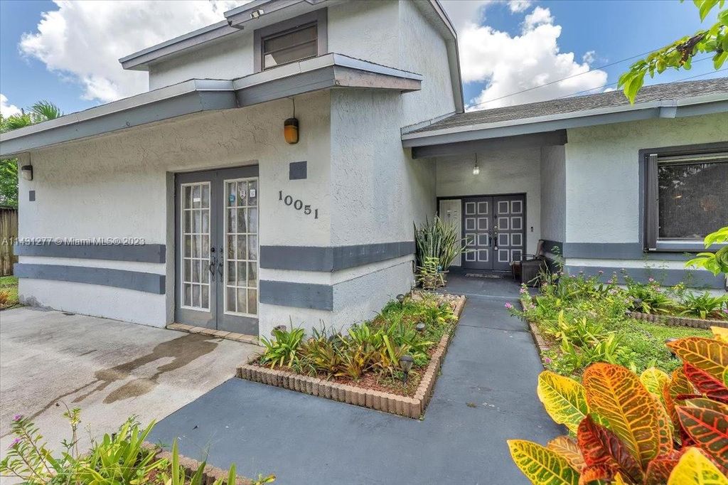 Photo of 10051 SW 14th St, Pembroke Pines, FL 33025 (MLS # A11431277)