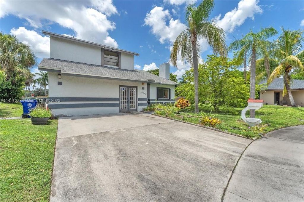 Photo of 10051 SW 14th St, Pembroke Pines, FL 33025 (MLS # A11431277)