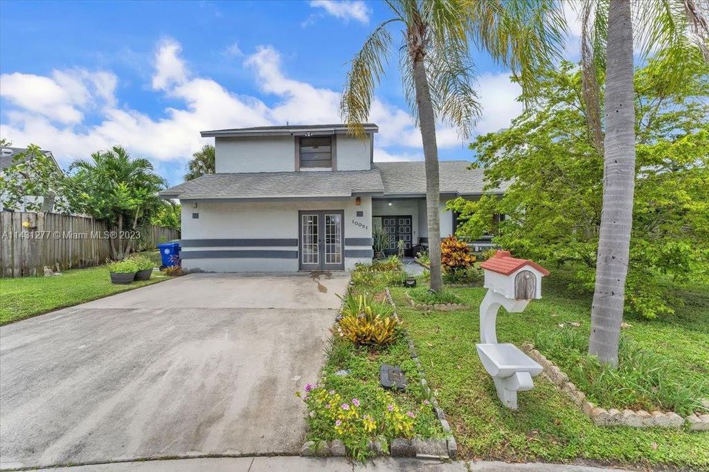 Photo of 10051 SW 14th St, Pembroke Pines, FL 33025 (MLS # A11431277)