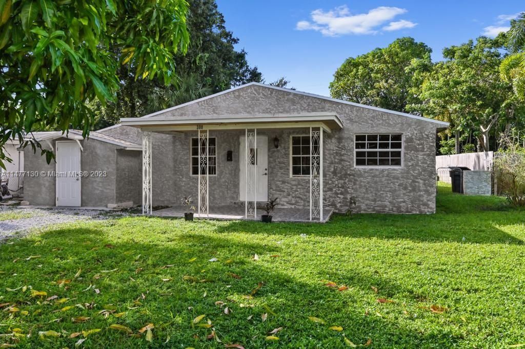 Photo of 308 SW 14th Ct, Fort Lauderdale, FL 33315 (MLS # A11477130)