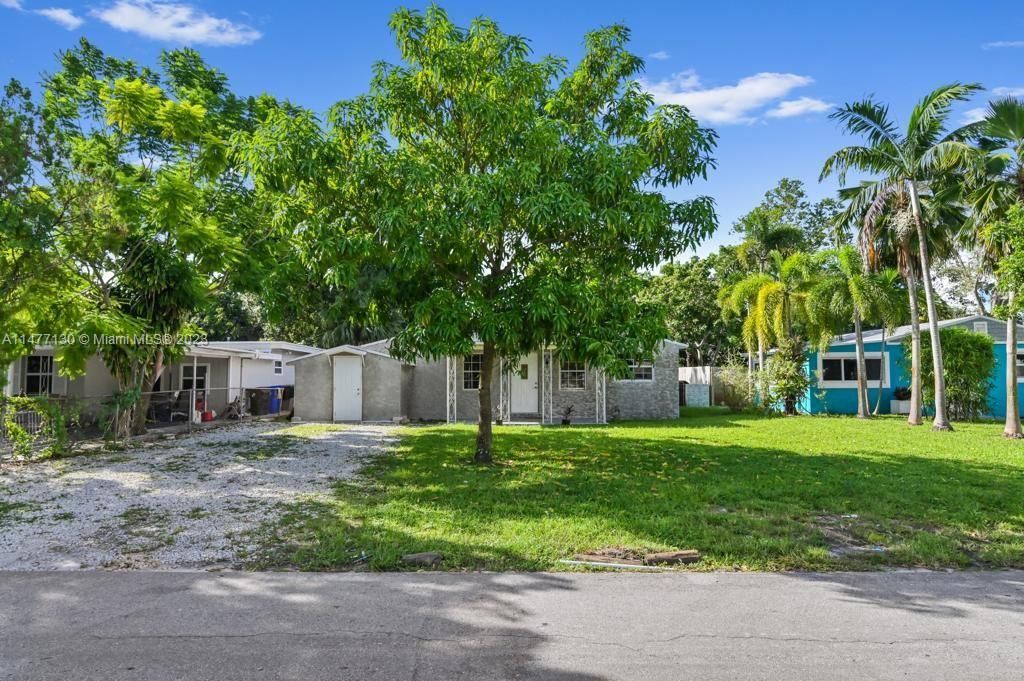 Photo of 308 SW 14th Ct, Fort Lauderdale, FL 33315 (MLS # A11477130)