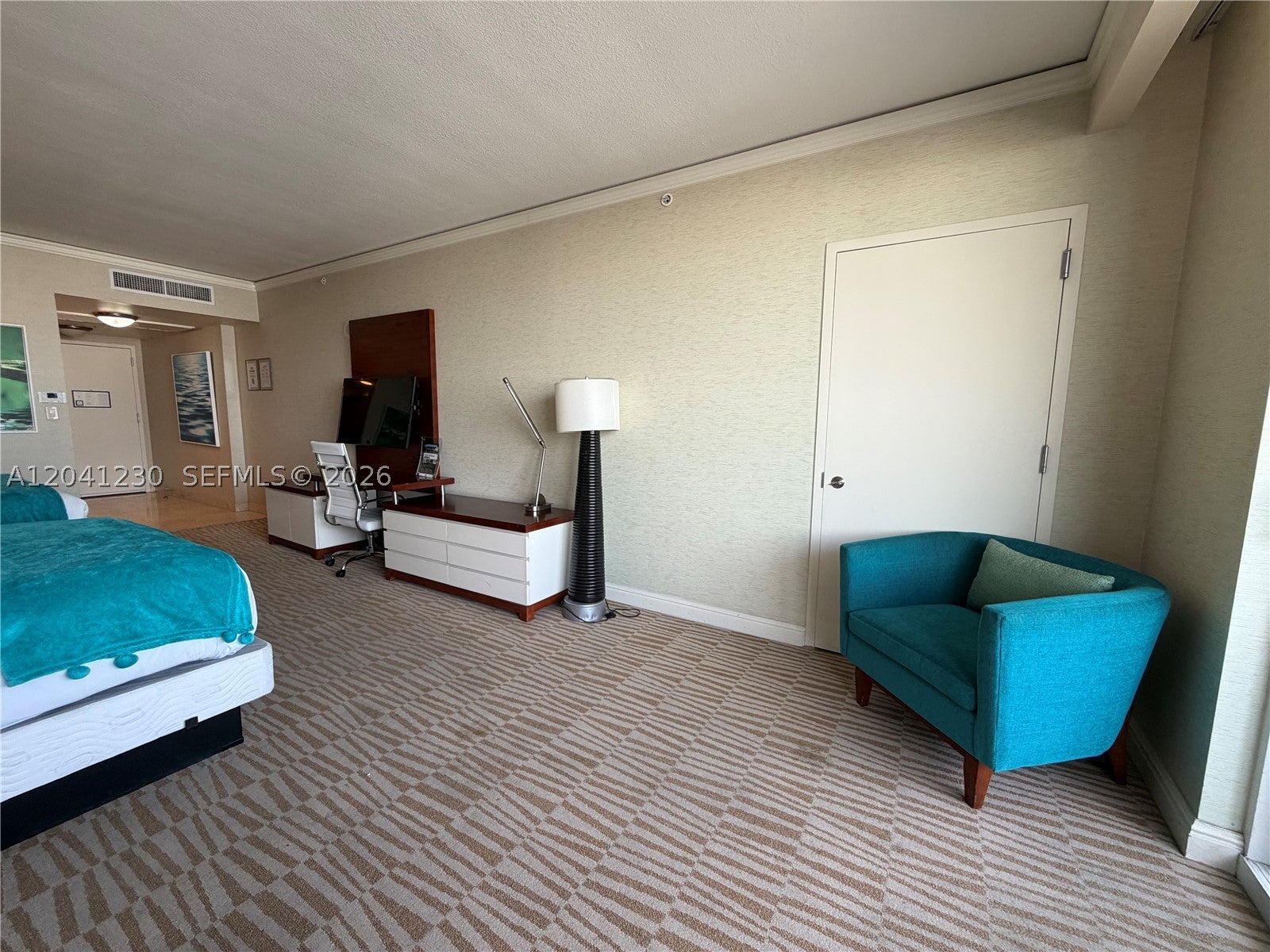 18001 Collins Ave 618