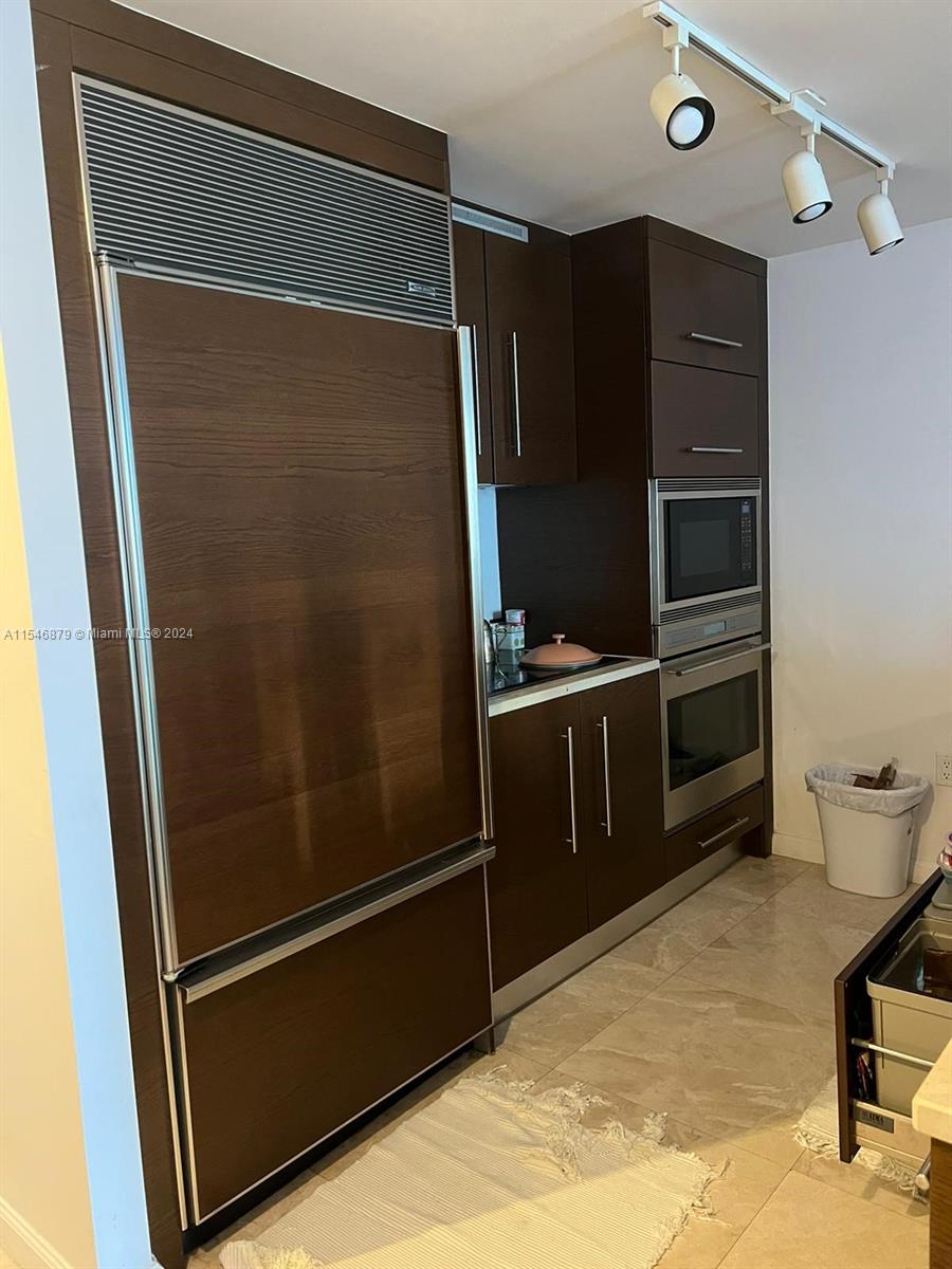 ICONBRICKELL CONDO NO 1 - Residential