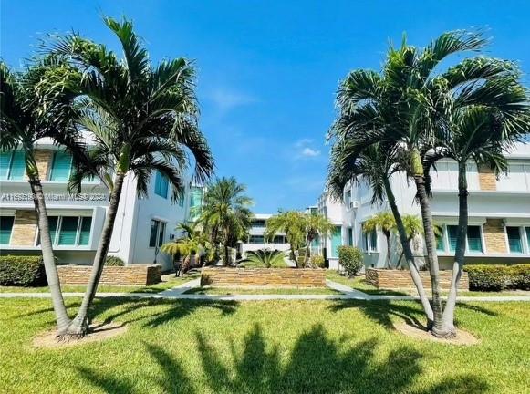 BEAUTIFUL UNIT IN BAL HARBOUR. ONE OF THE BEST AREAS IN MIAMI. BEAUTIFUL AND COZY BOUTIQUE BUILDING. VERY BRIGHT AND SPACIOUS APARTMENT. 1 BLOCK FROM BAL HARBOUR SHOPS, SUPERMARKETS, A+ SCHOOLS, RESTAURANTS, AND CAFES, DIRECT ENTRANCE THROUGH OCEANIA TO THE BEACH, FREE WASHER AND DRYER IN THE BUILDING