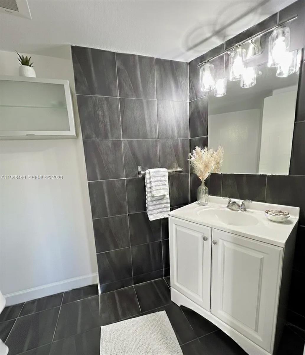 6830 Indian Creek Dr 2A