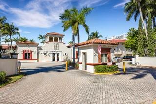 VILLAS OF PINECREST CONDO - Residential