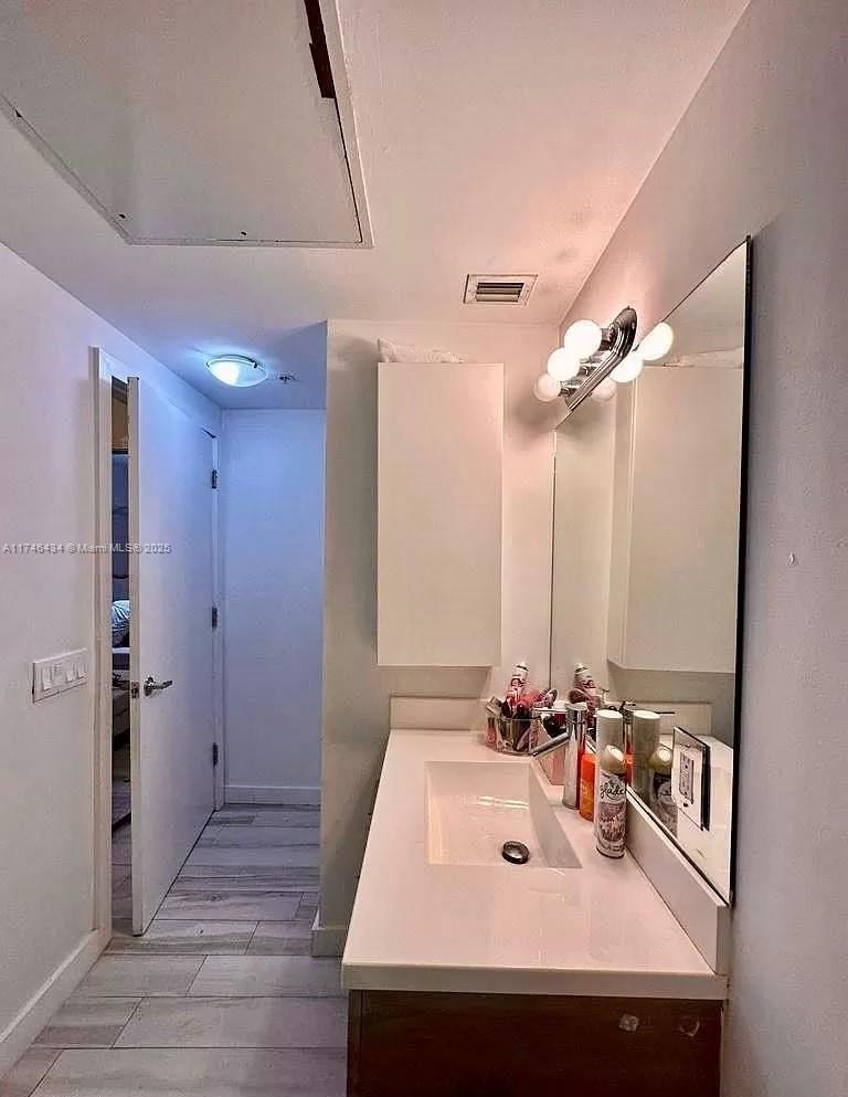 1560 Meridian Ave 207