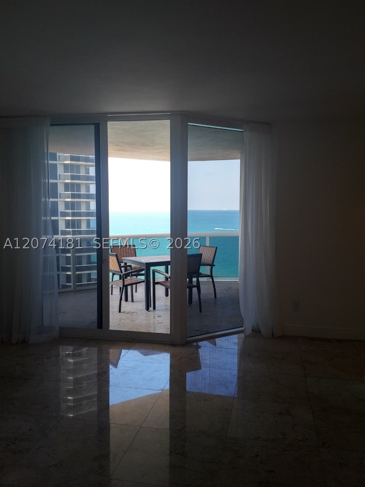 4775 Collins Ave 2208