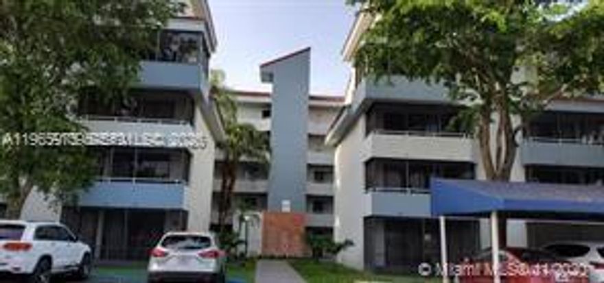 Beautiful apart !!!! Spacious 2/1 apartment in an excellent location. Washer and dryer inside the unit. Amenities include pool, exerciseroom, and a clubhouse. Gated community with one assigned parking space and guest parking available. Close toshopping centers, restaurants, schools, and parks