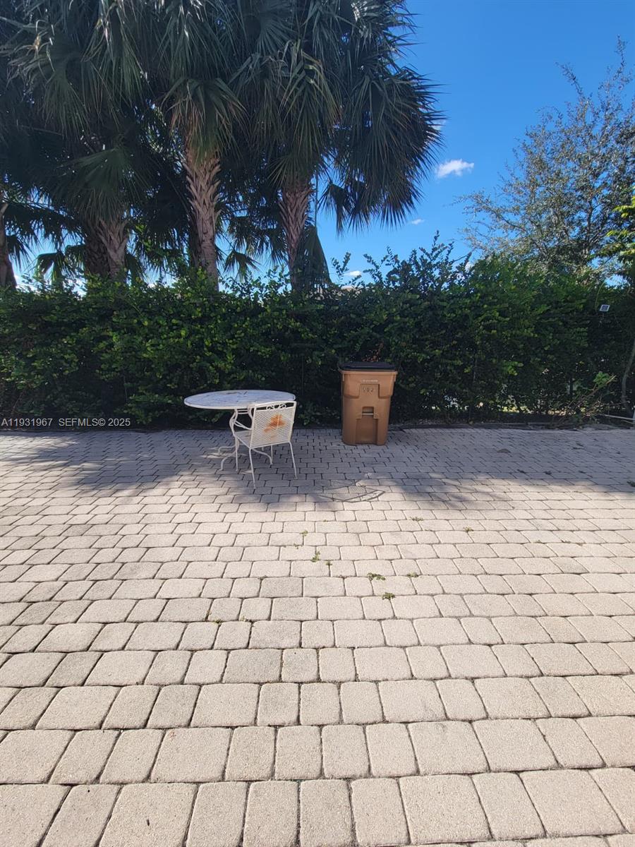 CRYSTAL GREENS NORTH COND - Residential