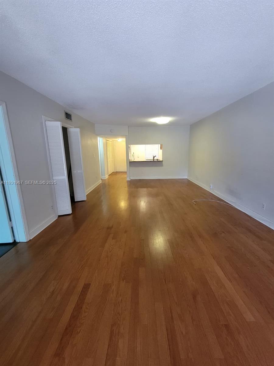 CRYSTAL GREENS NORTH COND - Residential