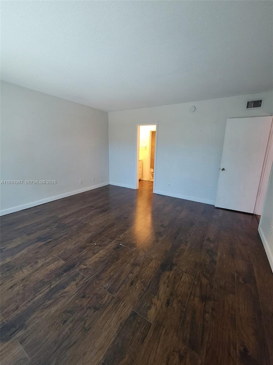 CRYSTAL GREENS NORTH COND - Residential