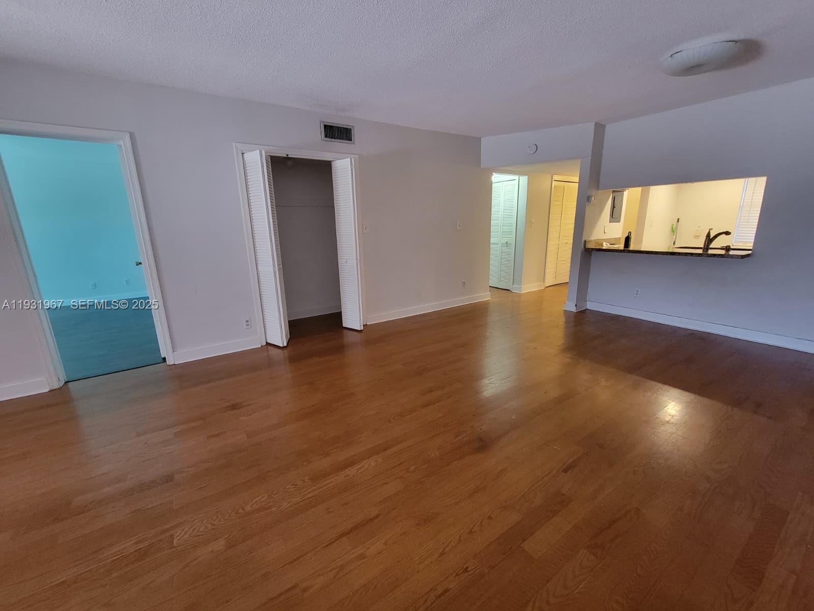 CRYSTAL GREENS NORTH COND - Residential