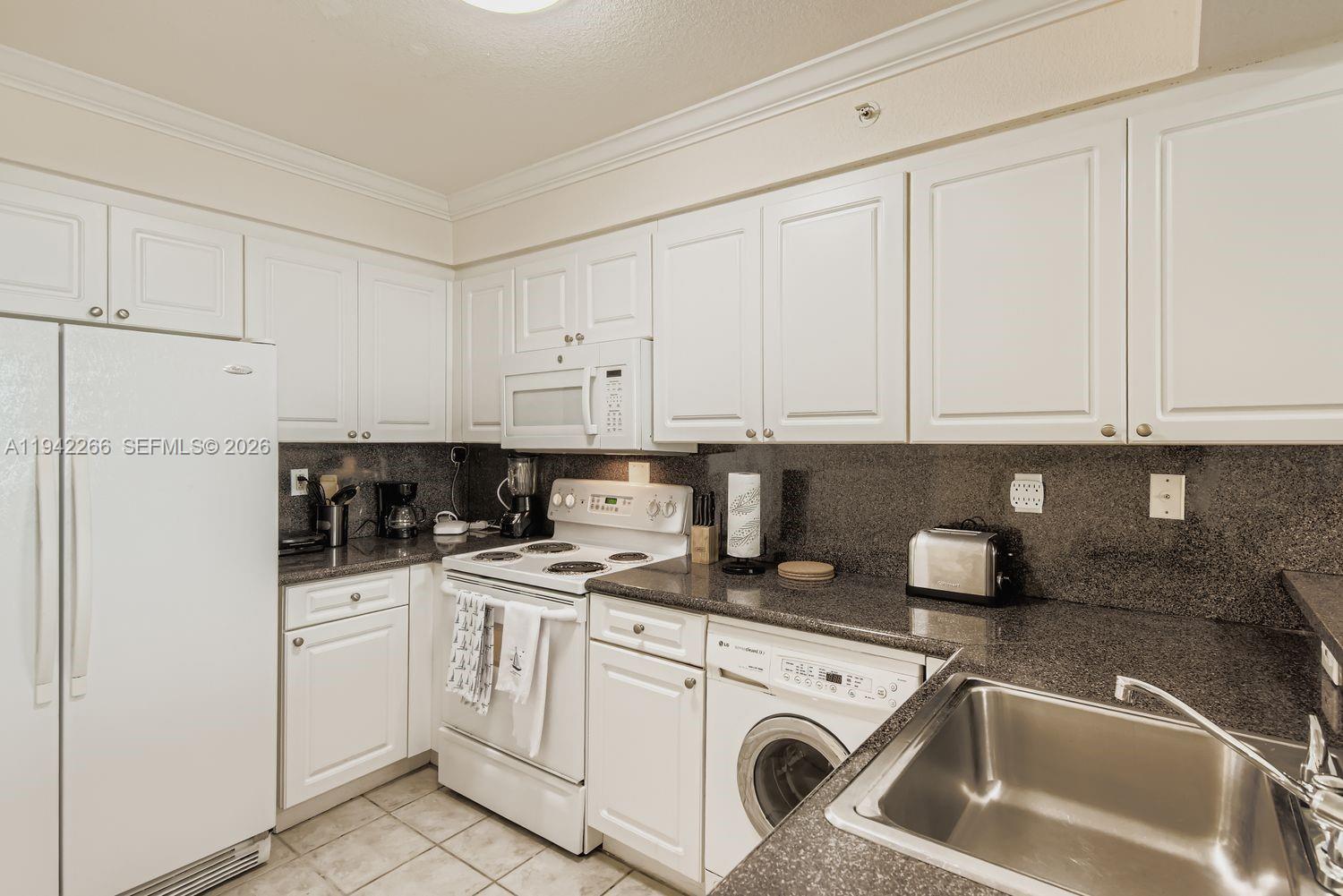 WAVE CONDO - Residential Lease