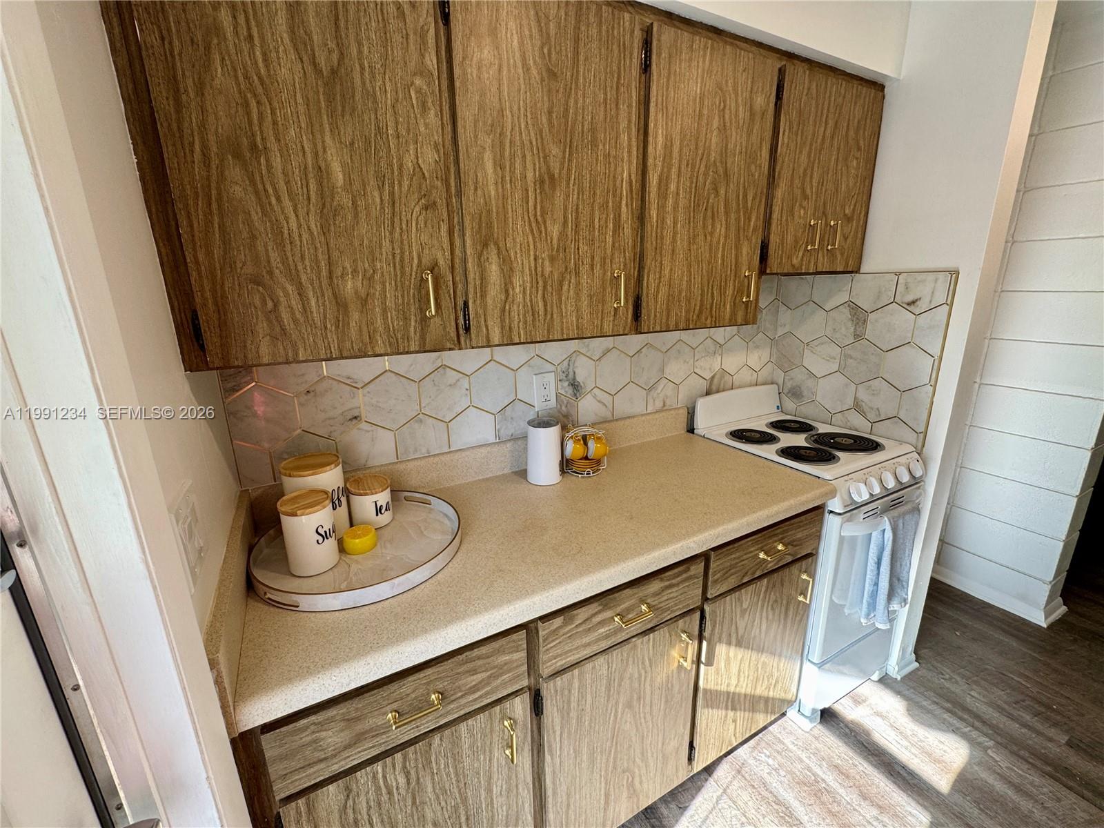 ARMSTRONG ACRES - Residential Lease