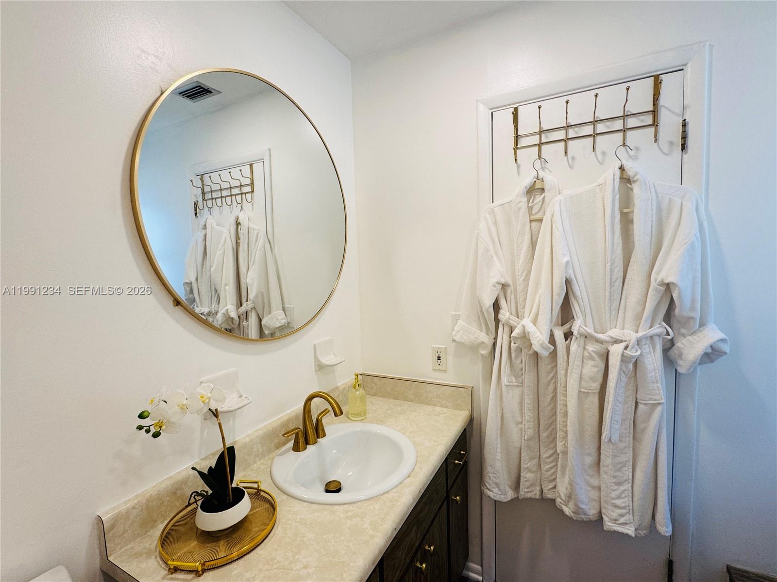 ARMSTRONG ACRES - Residential Lease