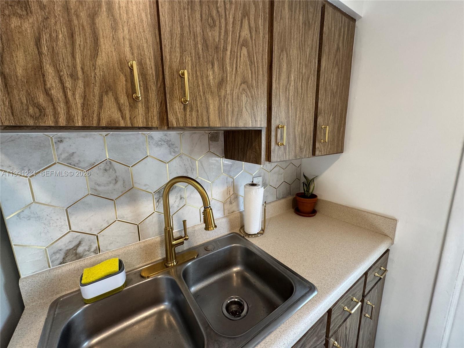 ARMSTRONG ACRES - Residential Lease