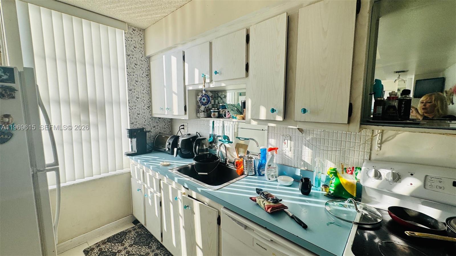 WINSTON TOWER 300 CONDO - Residential