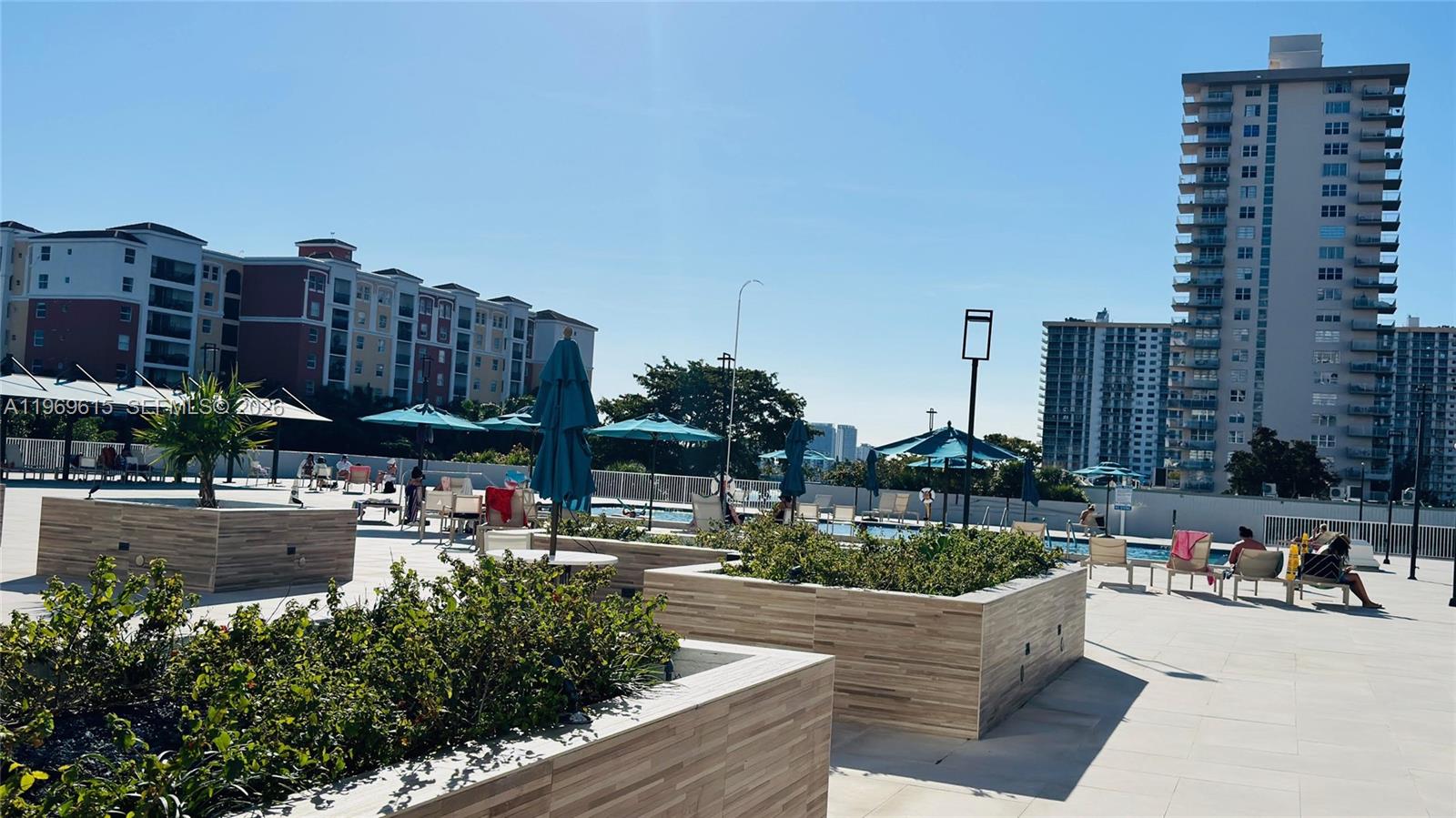 WINSTON TOWER 300 CONDO - Residential