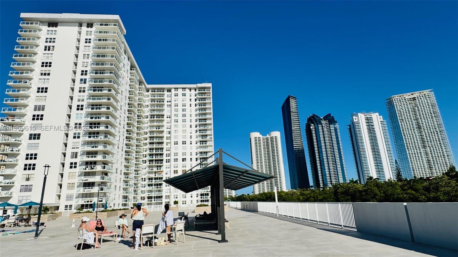 WINSTON TOWER 300 CONDO - Residential