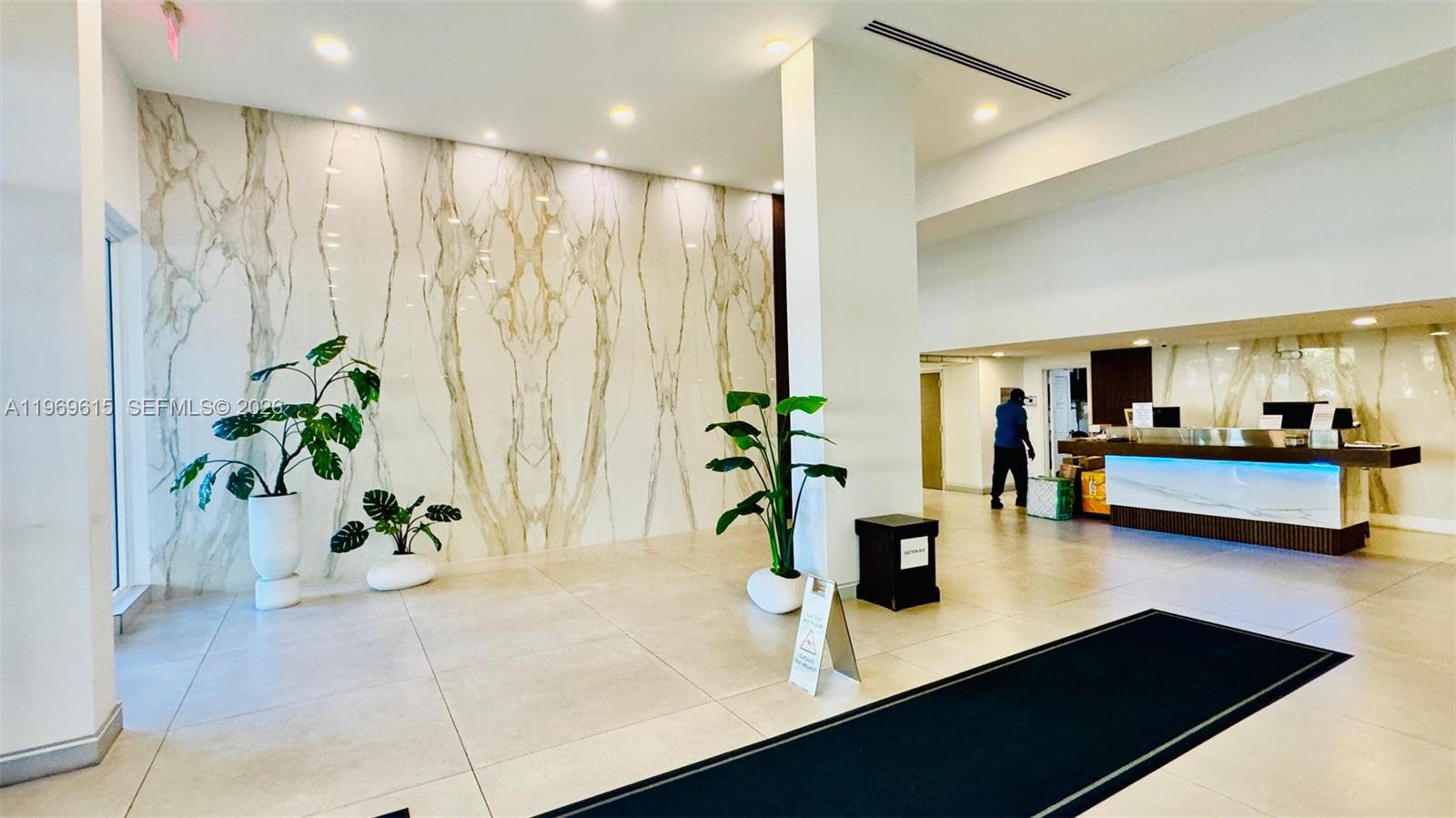 WINSTON TOWER 300 CONDO - Residential