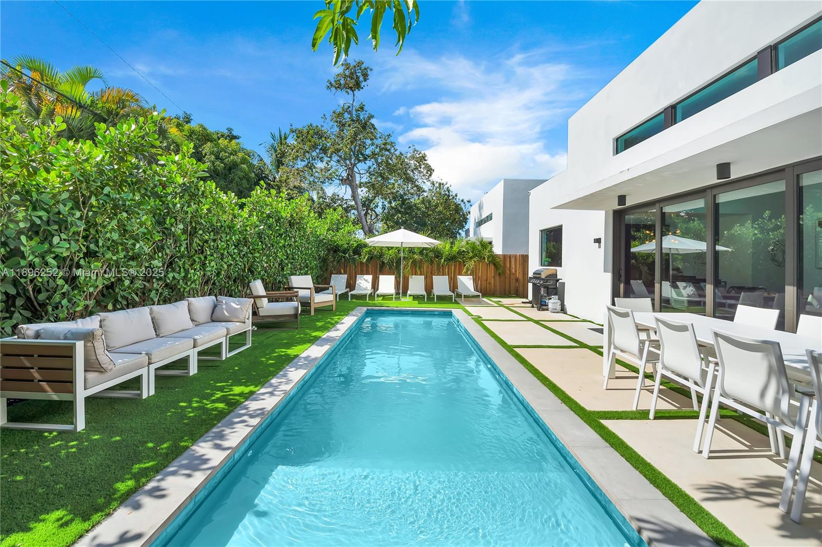 520 NW 41st St
