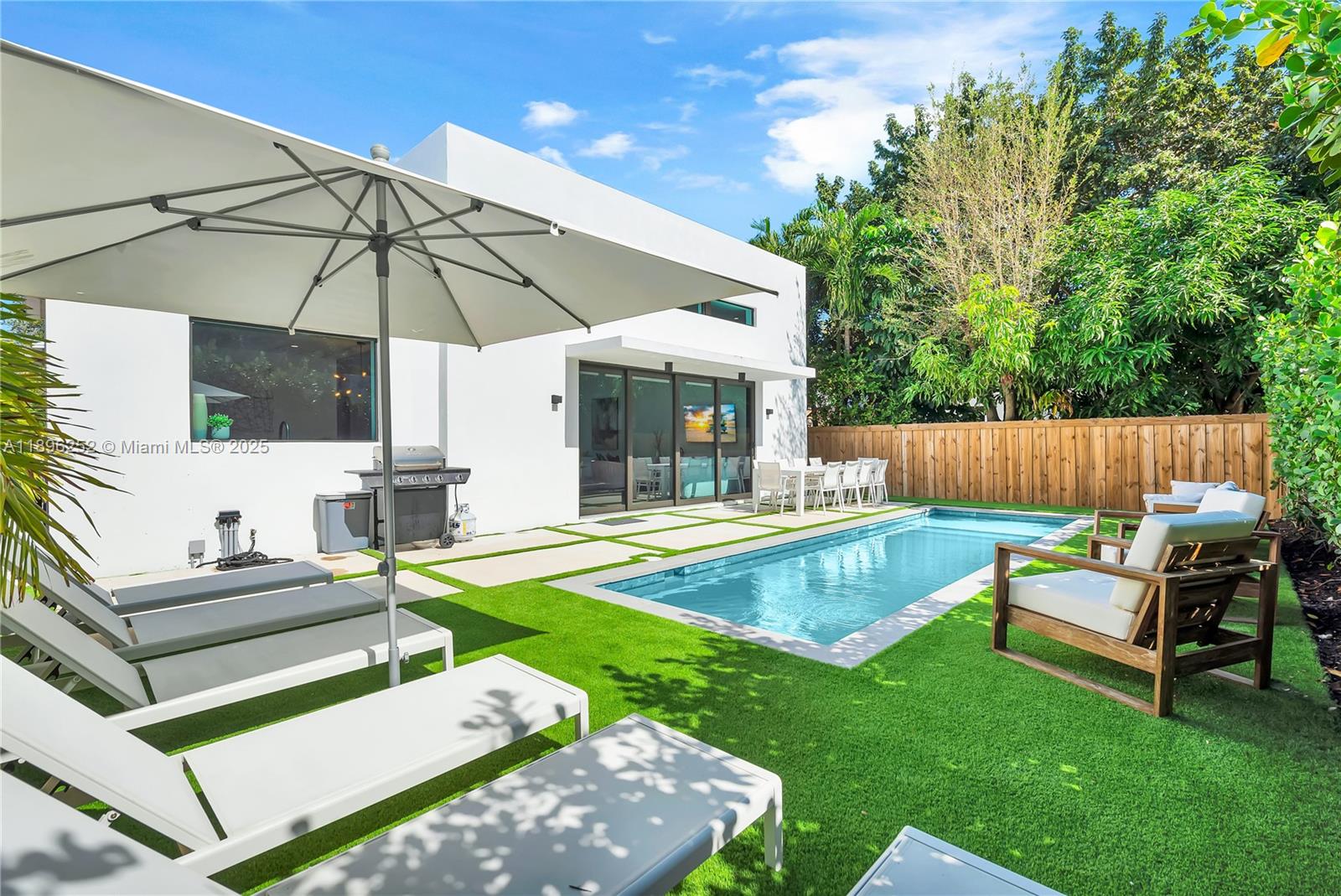 520 NW 41st St