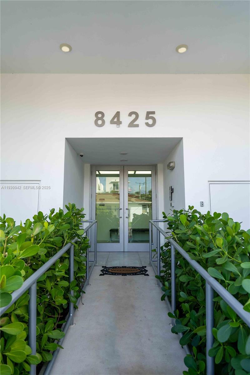 BISCAYNE BEACH SUB - Residential Lease